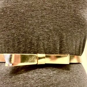 Cute, classic KATE SPADE Gold leather bow belt. Medium